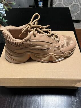 Steve Madden Women's Chunky Sneaker in Tan